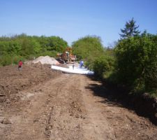 Mise en place du Bidime 
Jorge sur la pelle 
Jos&eacute; au camion 
papy manu et filipe au d&eacute;roulage du bidime