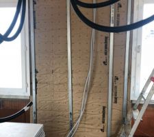 Le doublage des murs extérieurs.