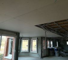 Plafond de la pièce de vie en cours