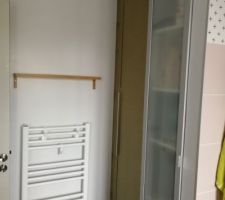 Placard salle de bain monté - Porte montée en MDF Hydrofuge