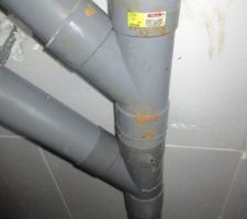 PVC cassé dans le vide sanitaire non noté sur le PV de reception.