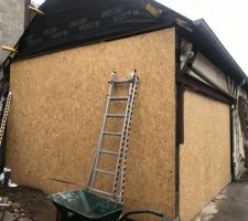 On ferme tout pour travailler &agrave; l?abrit des intemp&eacute;ries quelle id&eacute;e de faire cela en plein hivers