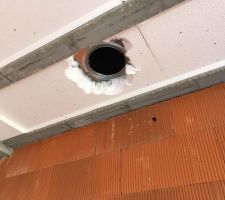 Conduit de cheminée au plafond RDC