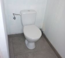 Wc dans la salle de bain