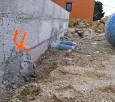 Tuyau d'&eacute;vacuation toujours en pente invers&eacute;e