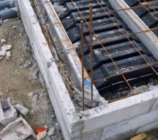 Cha&icirc;nage manquant ajout&eacute;. Ont-ils correctement perc&eacute; les fondations ?