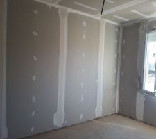 Bandes et joints faits - chambre enfant