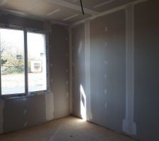 Bandes et joints faits - chambre enfant