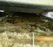 Fixation des tuyaux sous le vide sanitaire...