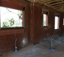 Pose des nouveaux appuis de fenêtres suite à un pb de dimensions erronées pour les premiers.