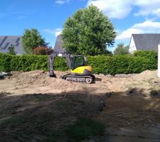 9-06-2017 début du terrassement, enlèvement de la terre végétale par l'entreprise Monnier.