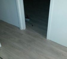 Pose du parquet flottant à l'étage