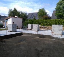 27-06-2017 Dalle prête à recevoir les murs.