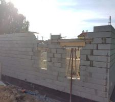 17-07-2017 Suite de l'&eacute;l&eacute;vation des murs...