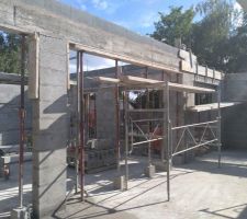 28-07-2017 Suite de l'&eacute;l&eacute;vation des parpaings... quand les ma&ccedil;ons sont l&agrave;, &ccedil;a monte s&eacute;rieusement,h&eacute;las ce n'est pas tout le temps !!