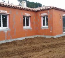 Remblaiement partiel et remise en forme du terrain façade SUD