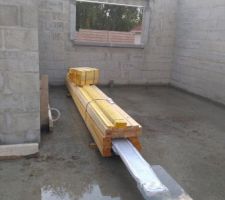 19-09-2017 Livraison charpente toit mono-pente.
Mixte toit en Tuiles et mono-pente membrane en pvc.