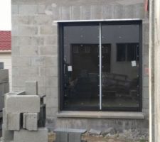 19-10-2017 Regardez bien le profil aluminium fixé sur l'angle du mur horizontal en haut de baie vitrée, nous reviendrons sur cet endroit bientôt.