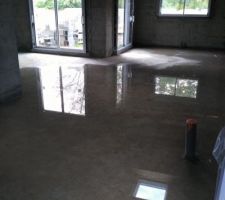 22-10-2017, suite de la fuite d&ucirc; &agrave; la non prise en compte par le CDT de la demande de mettre une b&acirc;che afin de prot&eacute;ger l'endroit ou l'&eacute;tanch&eacute;it&eacute; est d&eacute;faillante puisqu'il manque le profil zinc et la goutti&egrave;re.