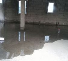 21-10-2017 Suite de la fuite d&ucirc; &agrave; la non prise en compte par le CDT de la demande de mettre une b&acirc;che afin de prot&eacute;ger l'endroit ou l'&eacute;tanch&eacute;it&eacute; est d&eacute;faillante puisqu'il manque le profil zinc et la goutti&egrave;re.