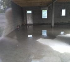 24-10-2017, suite de la fuite d&ucirc; &agrave; la non prise en compte par le CDT de la demande de mettre une b&acirc;che afin de prot&eacute;ger l'endroit ou l'&eacute;tanch&eacute;it&eacute; est d&eacute;faillante puisqu'il manque le profil zinc et la goutti&egrave;re.