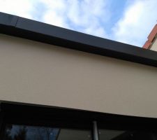 27-10-2017, second jour de réalisation du crépis, gros défaut de réalisation de la partie haute, le profil aluminium était pourtant parfaitement horizontale.