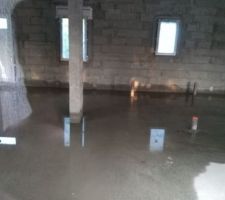 27-10-2017, la fuite d'eau progresse depuis qu'elle a commenc&eacute;e.
encore un effort pour la piscine...