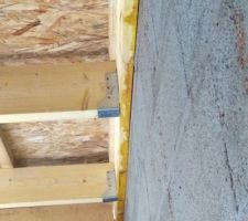 08-11-2017 Structure bois ayant pris l'eau depuis plusieurs jours, voir plusieurs semaines... Malgr&eacute; les messages et relances.