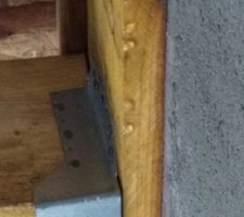 08-11-2017 Structure bois ayant pris l'eau depuis plusieurs jours, voir plusieurs semaines... Malgr&eacute; les messages et relances.