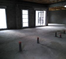 16-11-2017 La dalle b&eacute;ton du vide sanitaire, isol&eacute;e et feraill&eacute;e a &eacute;t&eacute; per&ccedil;&eacute;e par le CDT pour &eacute;vacuer l'eau...