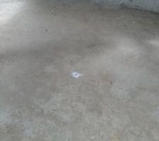 16-11-2017 La dalle b&eacute;ton du vide sanitaire, isol&eacute;e et feraill&eacute;e a &eacute;t&eacute; per&ccedil;&eacute;e par le CDT pour &eacute;vacuer l'eau...