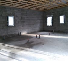 16-11-2017 La dalle b&eacute;ton du vide sanitaire, isol&eacute;e et feraill&eacute;e a &eacute;t&eacute; per&ccedil;&eacute;e par le CDT pour &eacute;vacuer l'eau...