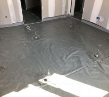 Préparation pour coulage de chape liquide
