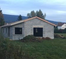 On attaque la charpente , jusque là le chantier avance plus que bien