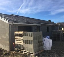 On attaque la charpente , jusque là le chantier avance plus que bien