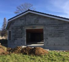 On attaque la charpente , jusque là le chantier avance plus que bien