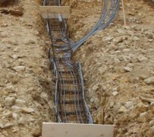 Pas parfait au niveau des boucles mais c'est un chantier. Le treillis ne vient pas écraser et les boucles restent à plats.