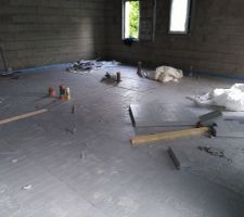 21-11-2017 Pose des plaques d'isolation pour plancher chauffant.