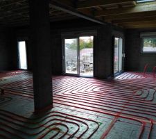 24-11-2017 Pose du circuit d'eau pour plancher chauffant.