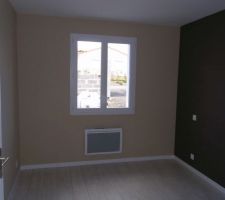 Chambre
parquet flottant et papier peint
