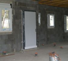 15 mars 2018 pose des fenetres et baies vitrées dans la matinée...chapeau beau travail....enfin