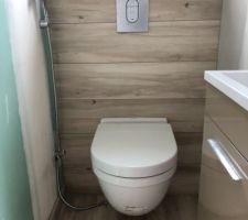 WC suspendu sans bride Duravit et douchette pour fesses neuve