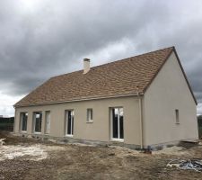 Le crépis de la maison est terminé.