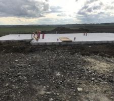 Terre remblayée autour de la dalle !