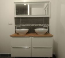 Le miroir un tout petit peu trop haut. 10 cm plus bas aurait été parfait
