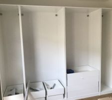 Caissons PAX mont&eacute;s pour la chambre parentale