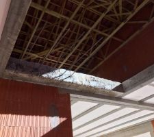 Ferraille en attente pour l'escalier béton