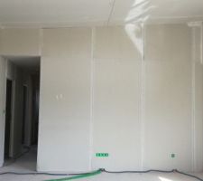Vue sur le salon, et le couloir