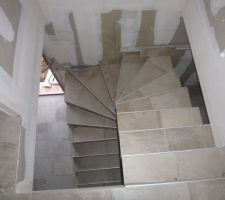 Carrelage de l'escalier finalisé