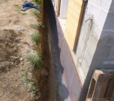 Pose du delta MS, pour protéger mécaniquement la couche hydrofuge du vide sanitaire.